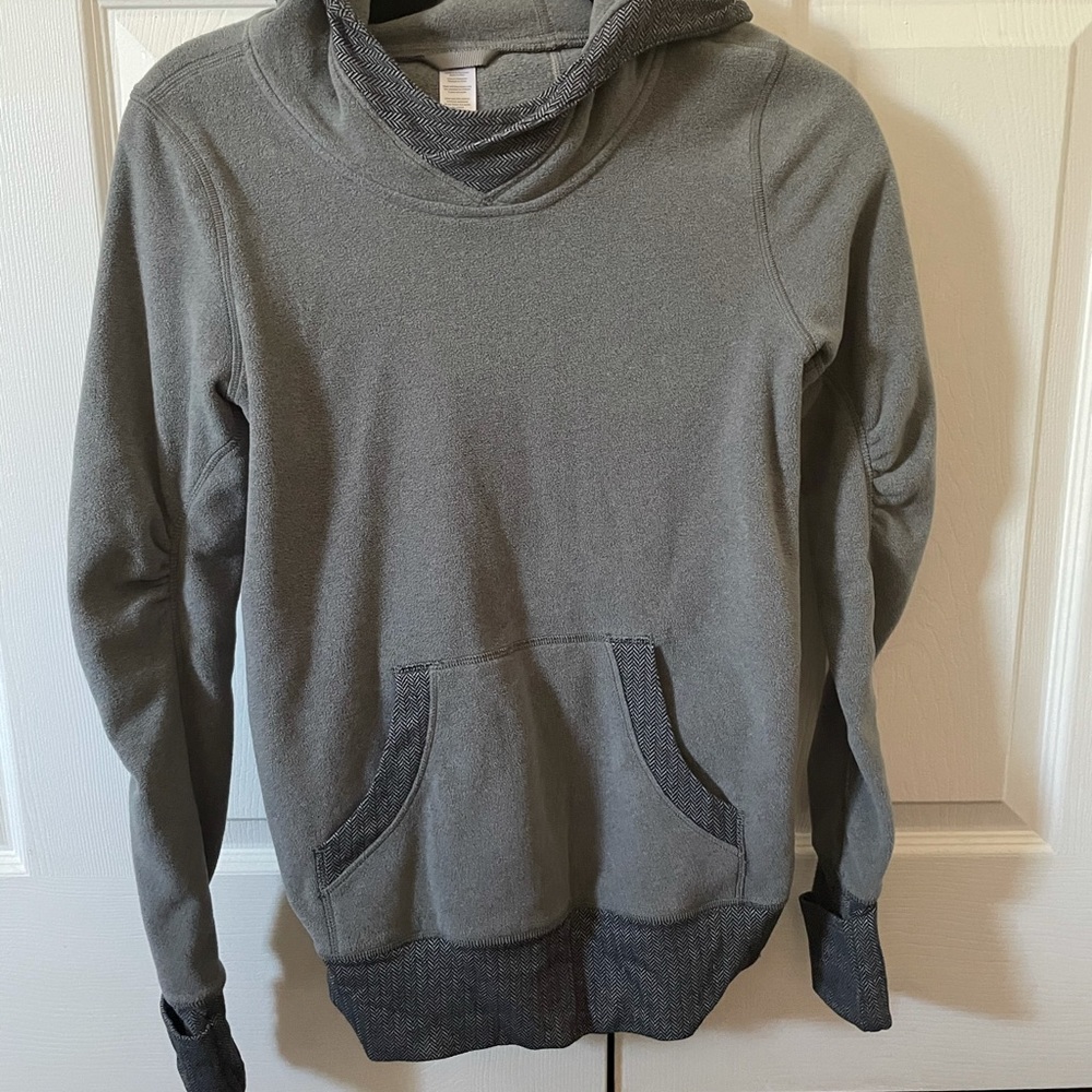 Ivivva pullover hoddie